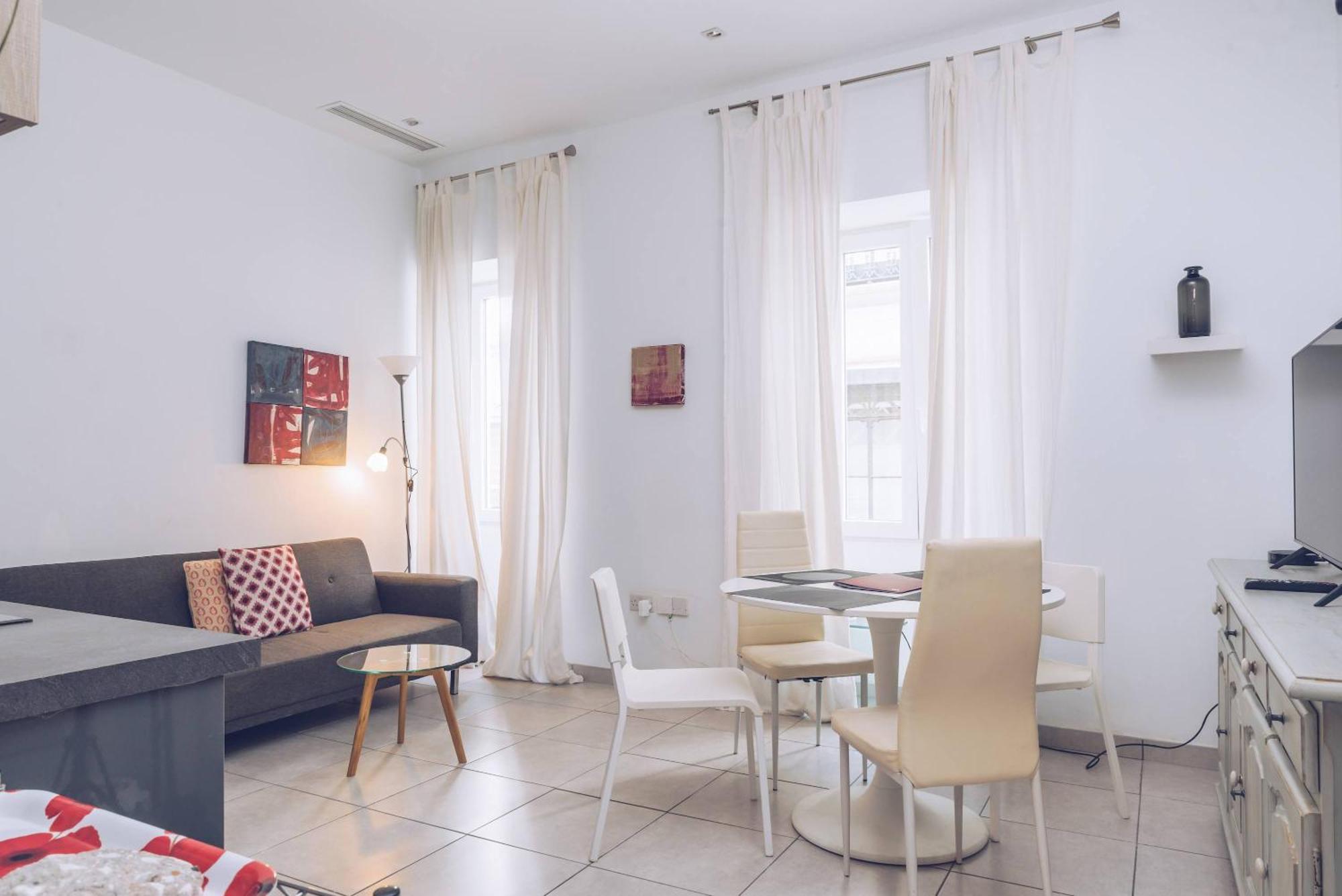 2Br And 2Ba In The Zoko Cozy And Convenient Lejlighed Gibraltar Eksteriør billede
